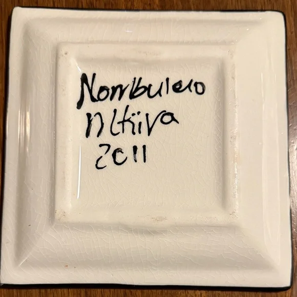 Beautiful 7” African Pottery plate - signed by the artist. Vibrant colors 😍 - Picture 4 of 8